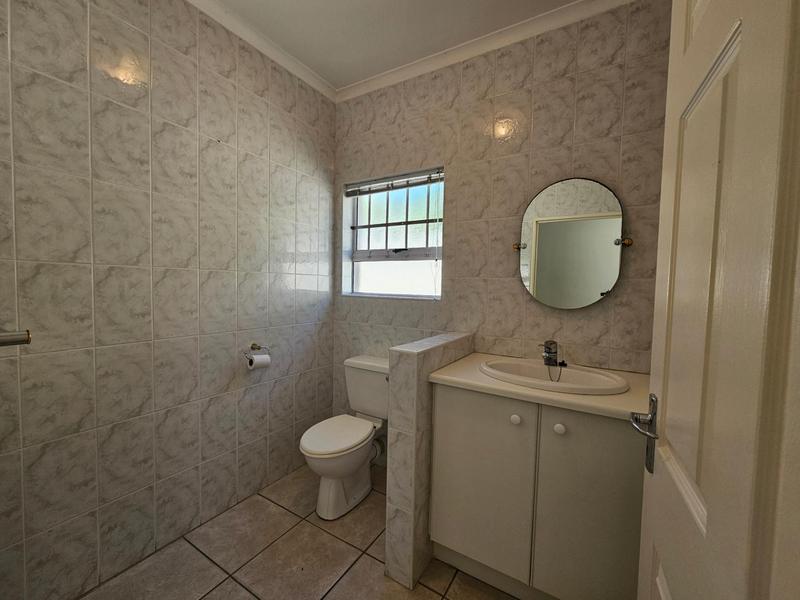 4 Bedroom Property for Sale in Middedorp Western Cape